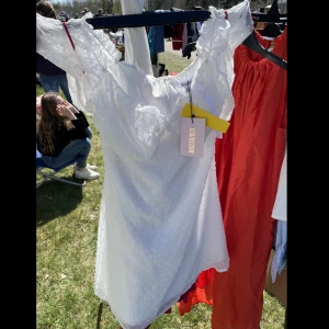 Vit klänning  - Helt ny, passade inte 