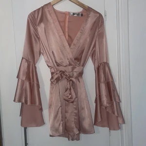 Playsuit Dennis maglic  - Nyskick! Det är en playsuit ✨