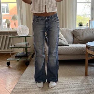 Baggy jeans!! - Snygga baggy jeans!! MIDJEMÅTT: 80cm  INNERBENSLÄNGDEN:78cm