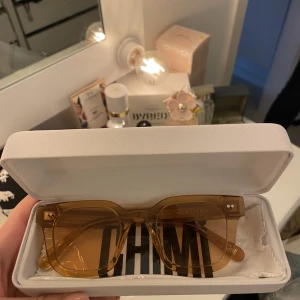 Chimi glasögon - Säljer ni mina as coola chimi glasögon i modellen 004 och färgen peach.