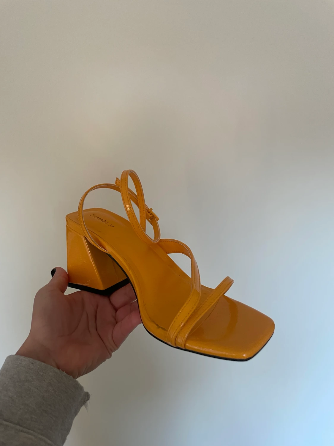 Orangea klackskor - 90