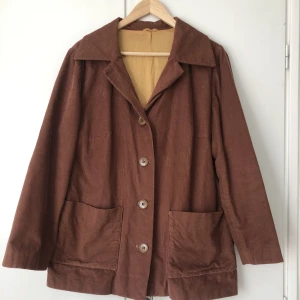 Vårjacka - Superfin brun jacka i manchestertyg. 