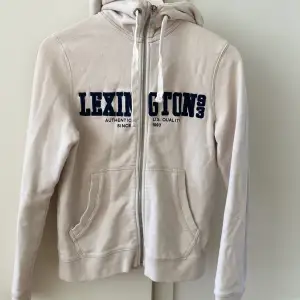 Säljer min älskade lexington hoodie, verkligen så skön och så snygg, älskar färgen! <3 väldigt bra skick