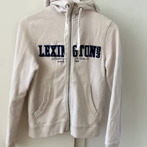 Lexington hoodie - Säljer min älskade lexington hoodie, verkligen så skön och så snygg, älskar färgen! <3 väldigt bra skick