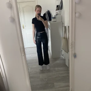 skinnbyxor - stretchiga skinnbyxor i bra kvalitet, säljer pga förkorta på mig som är 174