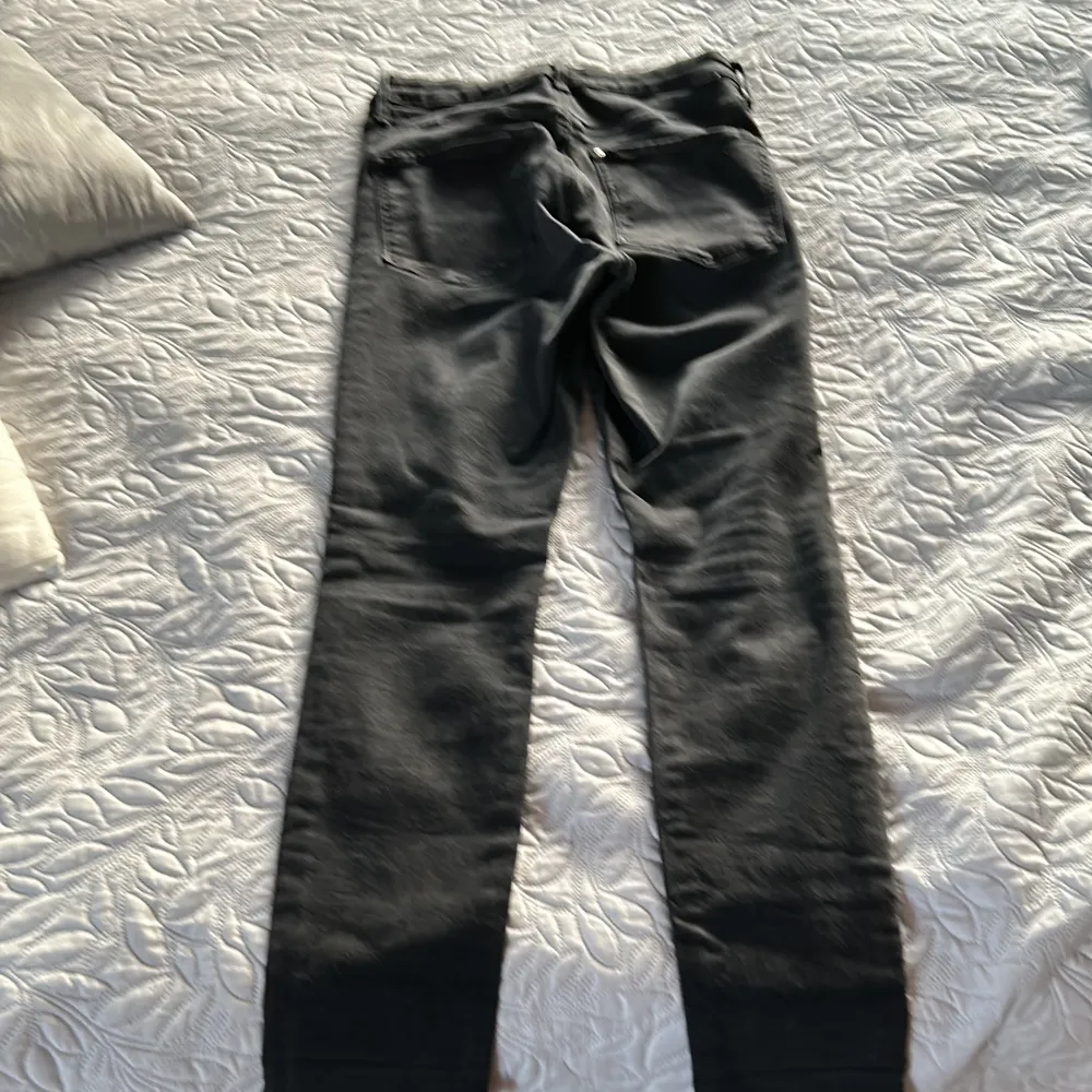 För små för min lille bror men sköna va dom på. Jeans & Byxor.