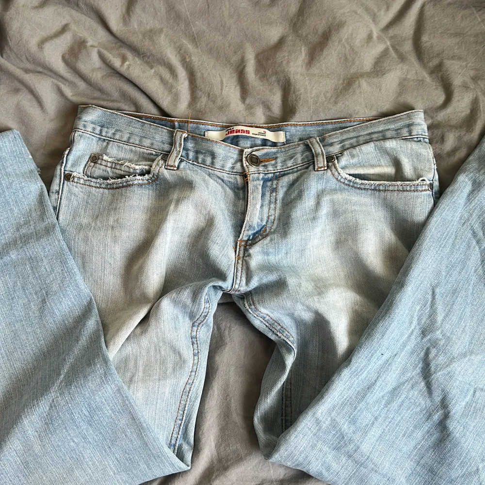 Super snygga lågmidjade jeans från Only som är i strl 38. Jeans & Byxor.