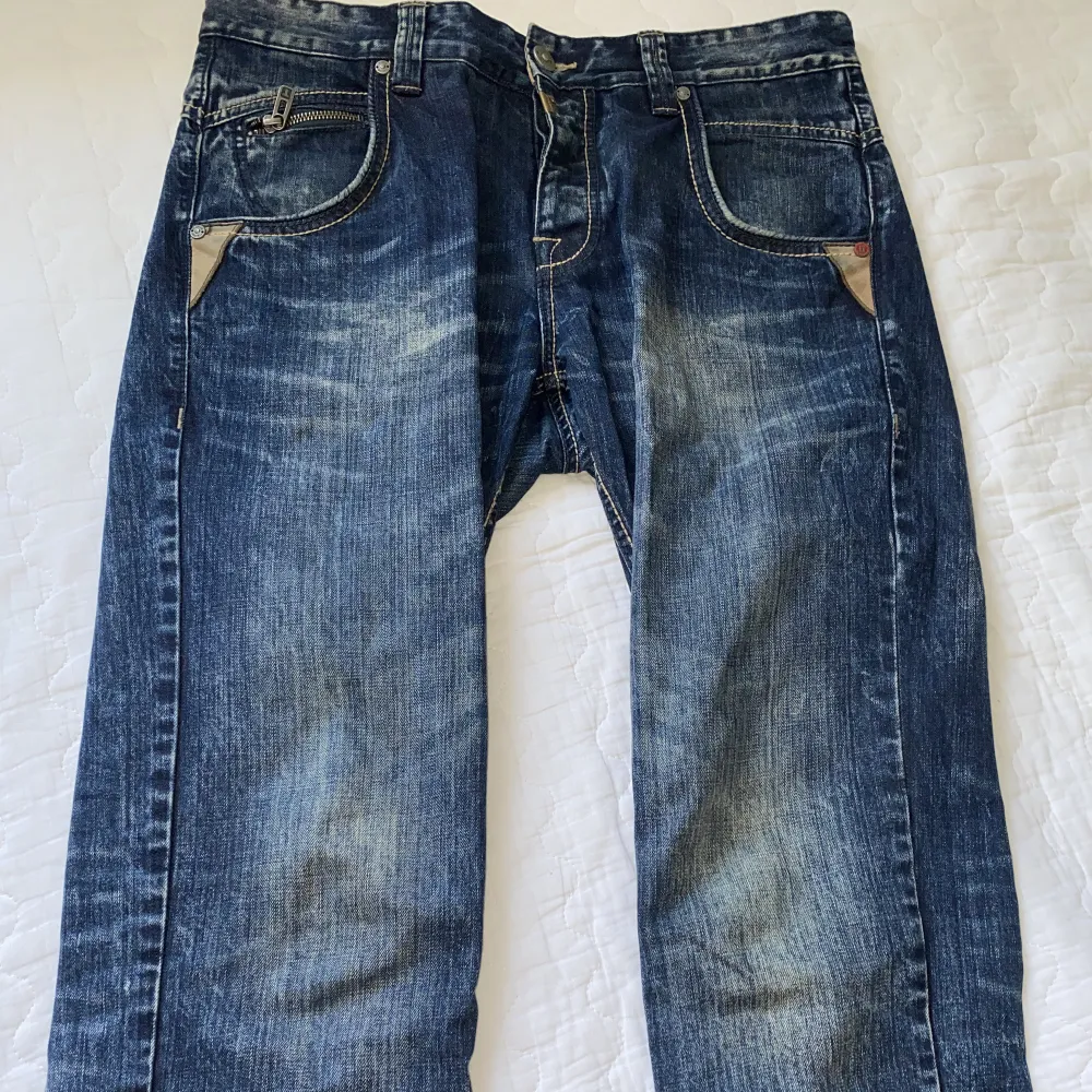 Säljer mina supersnygga lösa jeans från Timezone i mörkblått då dom ej används längre. Cond 9/10. Jeans & Byxor.