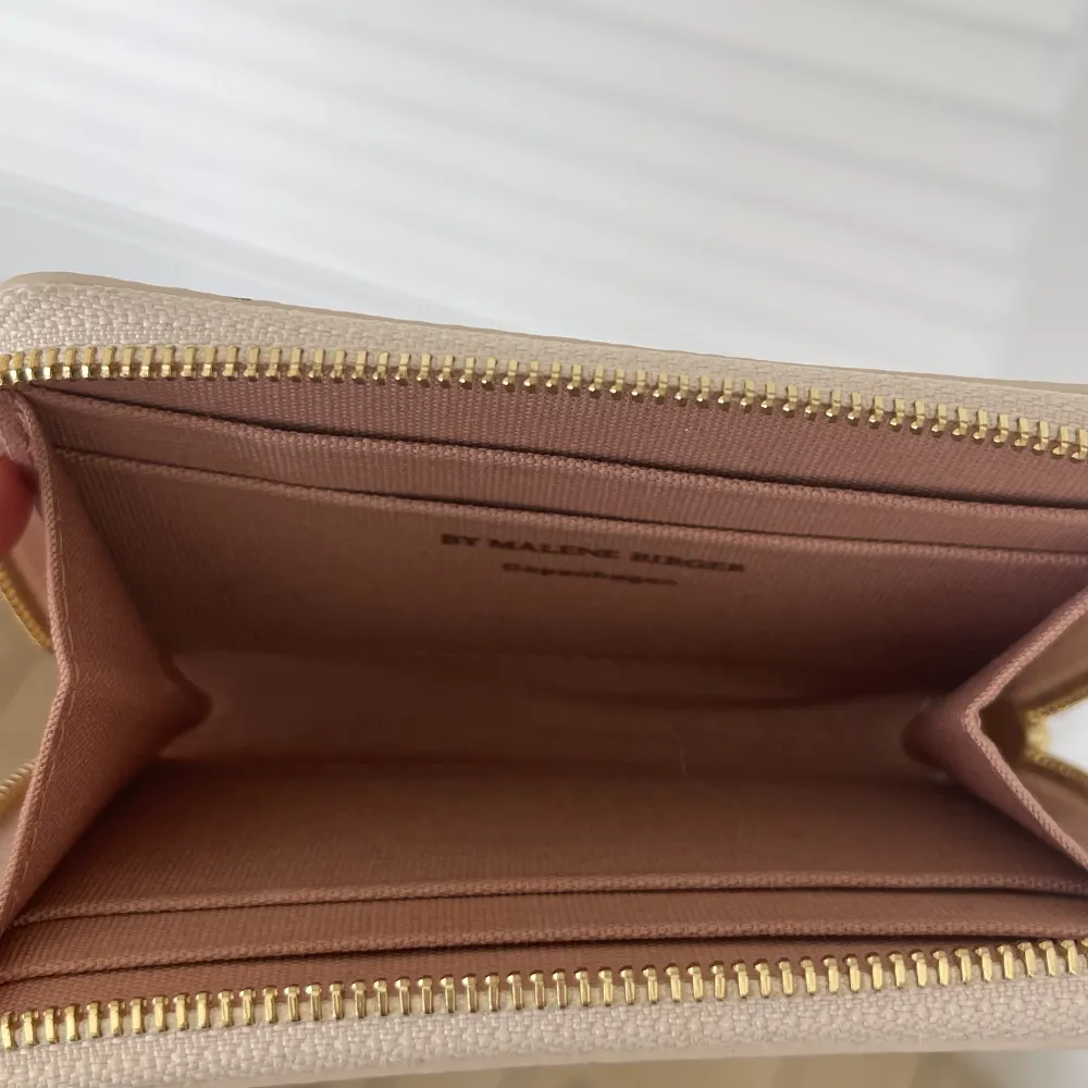 Malene Birger plånbok i ett väldigt fint skick. Nypris är 800kr.. Väskor.
