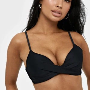 bikini 👙  - Bikini överdel i 75B så fin passform men den har aldrig kommit till användning. Helt oanvänd 🫶🏼