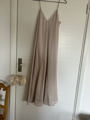 Klänning hm helt ny  - Helt ny med lapp kvar 