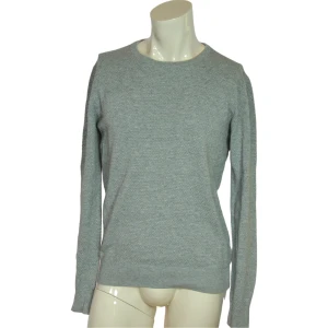 J. Lindeberg tröja - Size: M  Fit: Normal  Shoulders: 48 cm  Chest: 50 cm  Sleeve: 70 cm  Length front: 60 cm   Length back: 70 cm  Condition: 5/5  Material: 100% Cotton      Feel free to ask any questions:)     Yours truly,  Waldemar