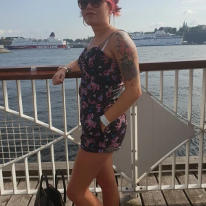 Jumpsuit/byxdress med enhörningar  - Använd en gång. Superfin! Storlek S🦄