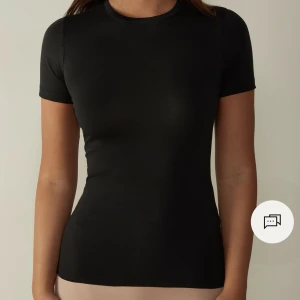 Intimissmi T-shirt  - T-shirt från intimissmi! Väldigt populär, som ny! 