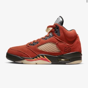 Air Jordans 5 retro  - Säljer mina helt  nya Jordans 5 som inte har kommit till användning! Skriv privat för förslag på pris, nypris 2300