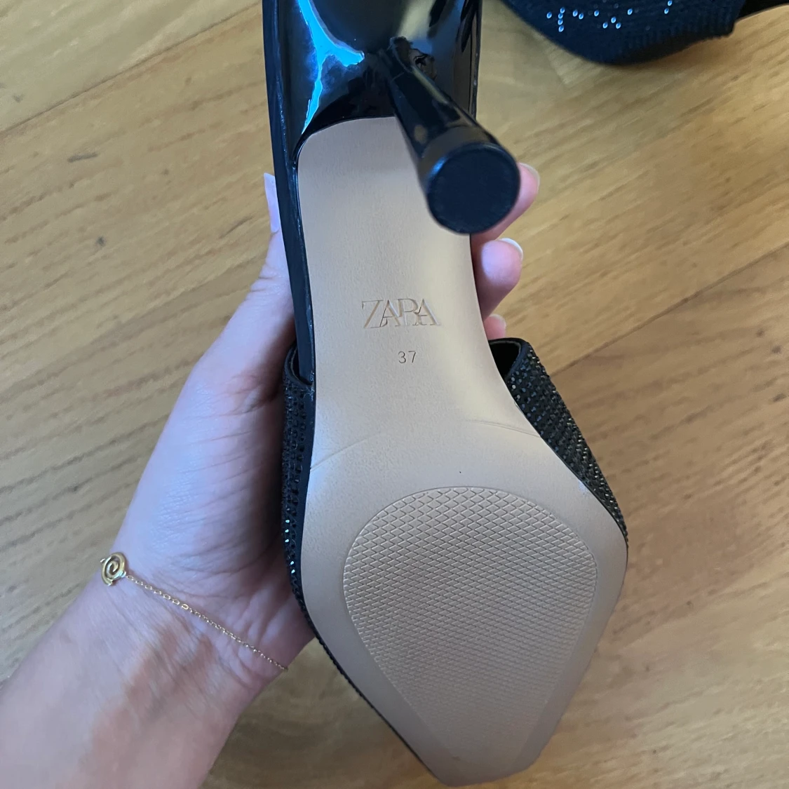 Svarta glittriga klackskor från Zara - 91