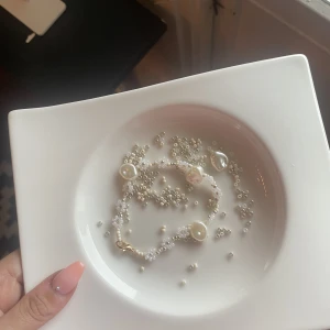 Armband - Armband gjort av rocaillespärlor o glas