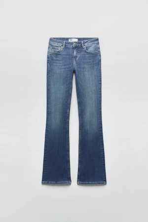 Zara jeans - Byxorna är i nyskick och använda en gång. De är lågmidjade bootcut jeans. Priset kan diskuteras.