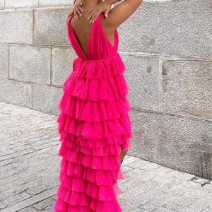 Tyllklänning  - Hej! Säljer nu min otroliga klänning eftersom den inte kommer till användning. Det är storlek 36!🌸 Pris går att diskutera!🥰