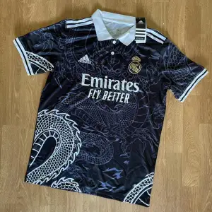 Real Madrid special kit svart storlek m  Helt ny ✅ 1.1✅