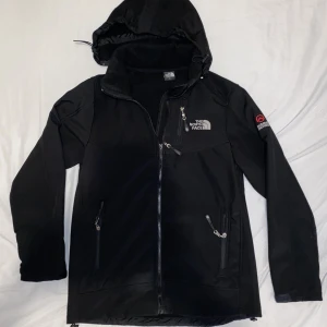 North face waterproof  - Säjer en waterproof the north face jacka som är ny