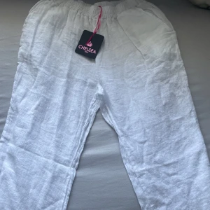 Chelsea linnebyxor  - Storlek S , super fina. Helt nya 