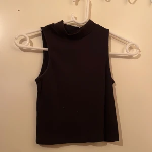 Svart linne - Svart linne från H&M. Sparsamt använd. Storlek S.