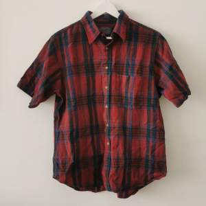 Super cool authentic Pendleton flannel (butches to the front) - I've loved it but now it's time to pass it on! Label says XL but I'd say it's an M L depending how tight you like ur shirts. See ref pic of me wearing it, I'm 160cm tall. 