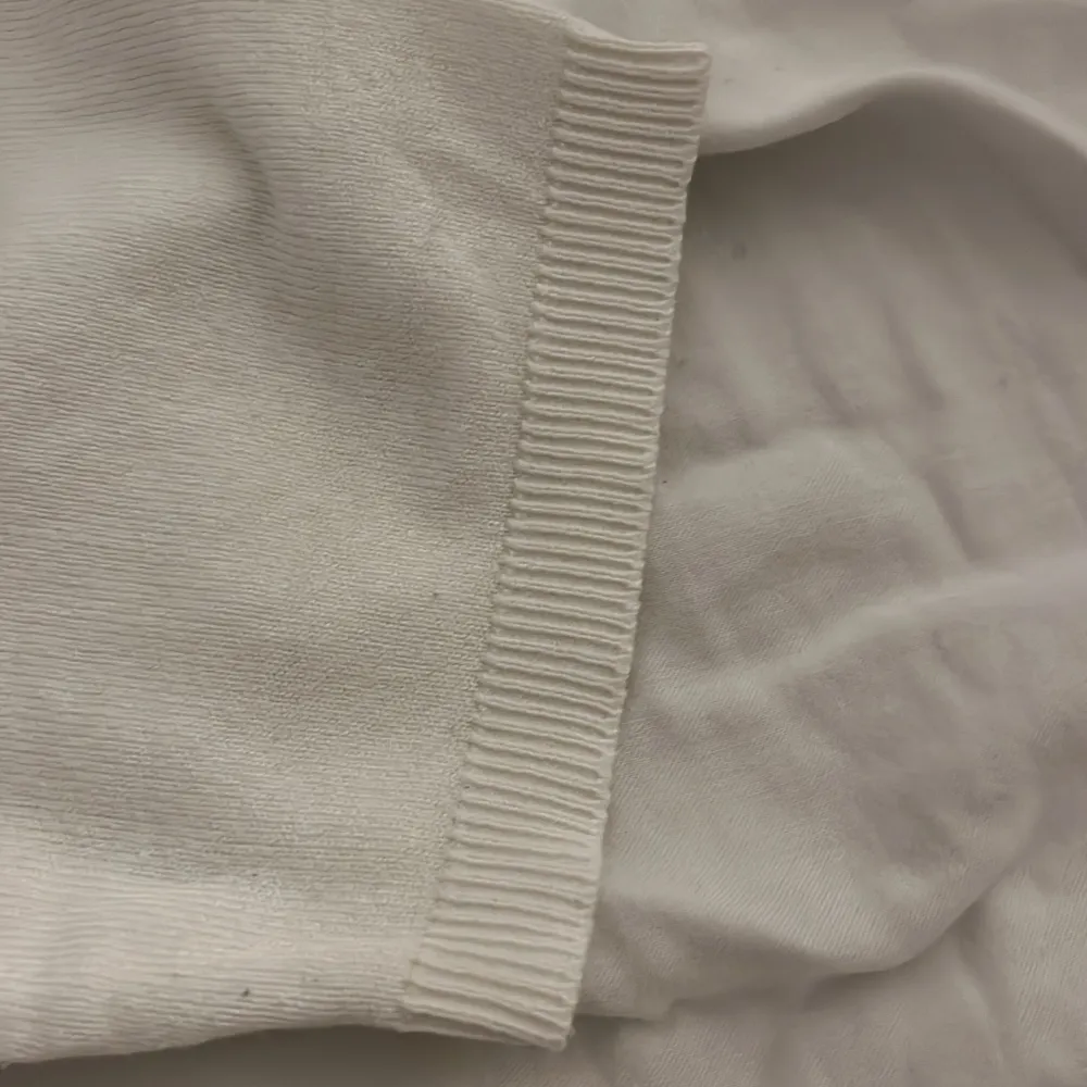 H&M stickad vit tröja . T-shirts.