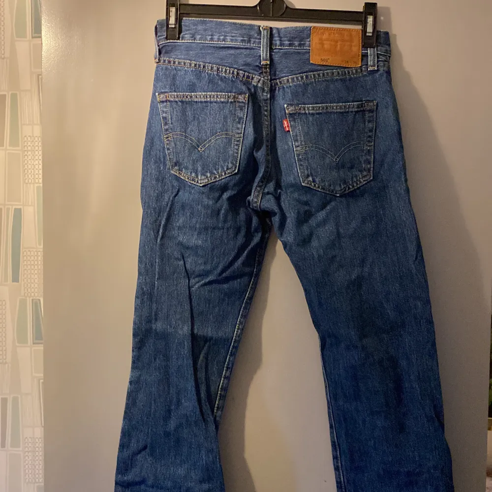 Fina byxor i nyskick. Storlek 26/30. Skick 9/10. Hör av er vid några frågor.. Jeans & Byxor.