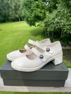 Skor - Jag har bara använt den 3 gånger ☺️