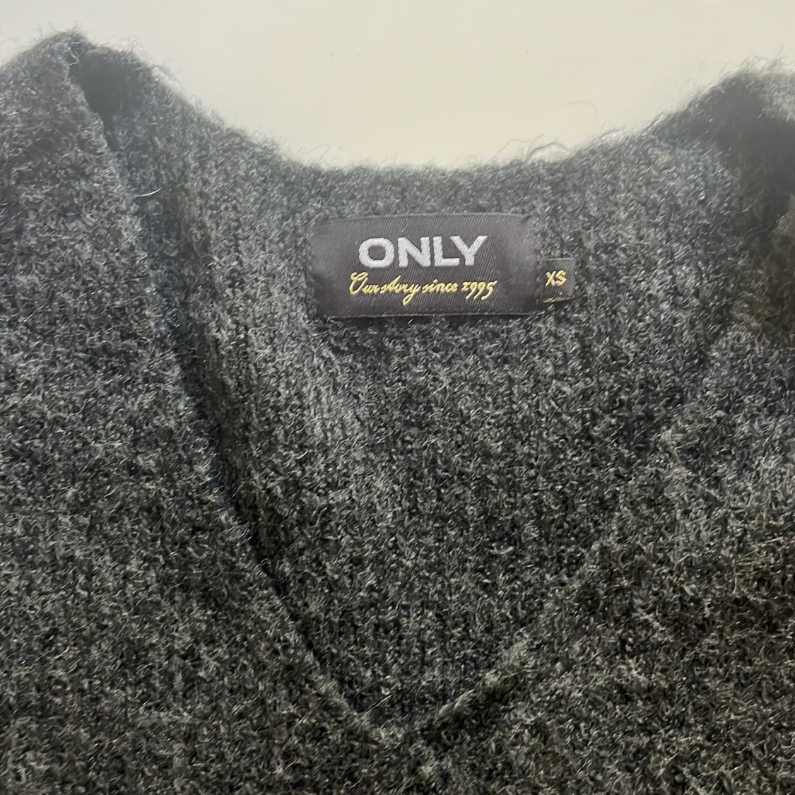 Only V-ringad stickad tröja  - 90