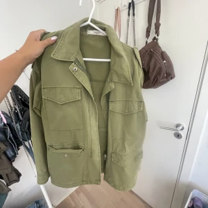 Grön jacka - Cool jacka ganska oversize