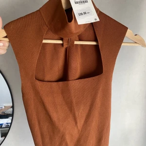 Festtopp - Säljer denna superfina topp från zara som inte går att få tag på längre. Nyskick, aldrig använd😍😍😍
