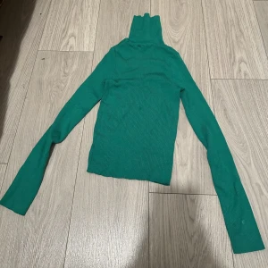 grön stickad tröja - bra skick