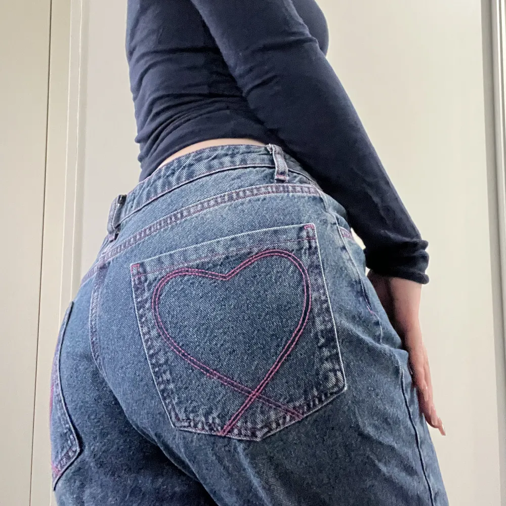 Snygga lågmidjade Jaded jeans, använda fåtal gånger. Säljer då dem har blivit för stora på mig. Storlek M. Jeans & Byxor.