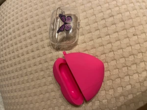 airpods pro cover 🎧 - Oanvänd 2 fina covers  20kr/st  För båda två 40kr ☺️