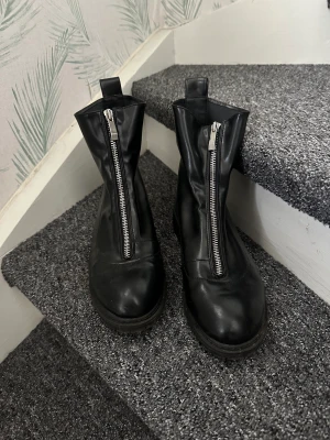 Svarta boots - Använda 3 gånger, super fint skick