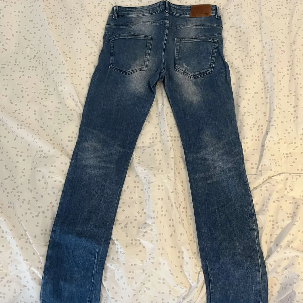 Zara jeans  Storlek 40 Skick 7/10 Ny pris 599kr Mitt pris 130kr. Jeans & Byxor.