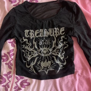 Y2k rhinestones tröja - Fin med rhinestones och bra skick, helt ny, oanvänd.