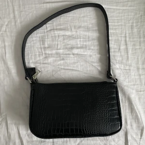 Axelremsväska  - Axelremsväska från gekås. Aldrig använd. 80kr+frakt🫶🫶