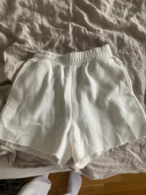 Mjukis shorts - Mjukis shorts från bikbok, är i nyskick❤️