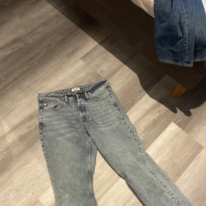  ljusblå jeans edge loose  - 10/10 skick använt 3 gånger 