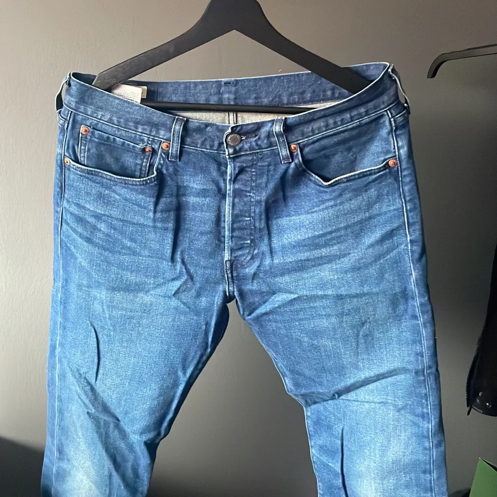 Sparsamt använda 501 jeans från Levis.. Jeans & Byxor.