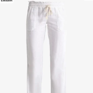 Linnebyxor - Säljer dessa populära linnebyxor från Roxy då dem inte kommer till användning längre. Köpta förra året och fortfarande i bra skick❤️‍🔥