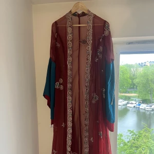 Orientalisk kimino - Unik orientalisk kimino inköpt på Hayes street i San Fransisco. Aldrig använd   