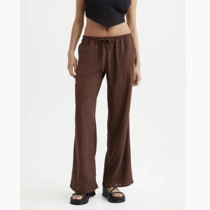 Linnebyxor  - Bruna linnebyxor från h&m. Helt slutsålda på hemsidan och endast använda en gång, så i nyskick!💘Storlek S. För korta för mig som är lite över 1,70