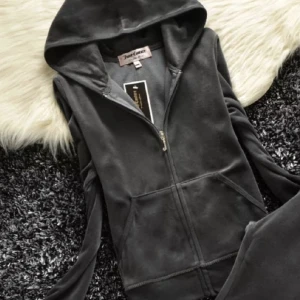 Juicy kofta - Säljer endast koftan, storlek XS/S och är från Aliexpress💖hör av dig för fler frågor eller bilder!