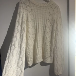 Stickad tröja - Jätte fin och populär stickad tröja från vila. 