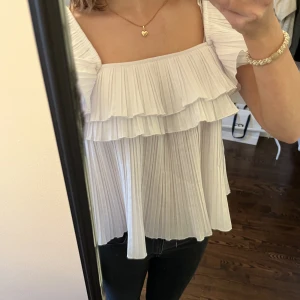 Blus - Jätte fin blus som passar till allt, 🤍🤍köpt på zara